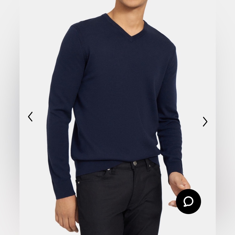 Theory | Riland V-Neck Sweater in Merino Wool | navy | medium